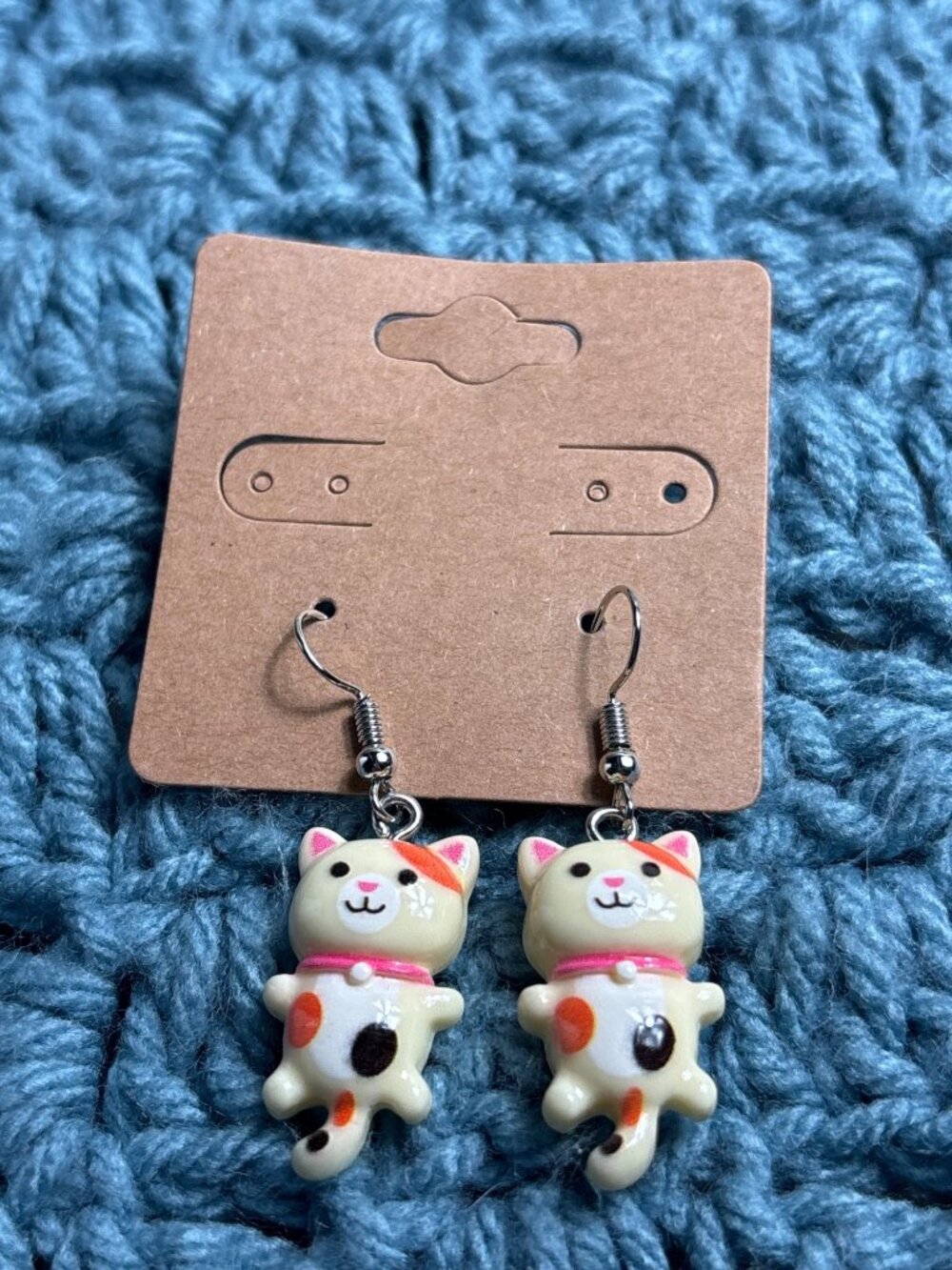 Plastic Dangle Calico Cat Earrings 1 inch